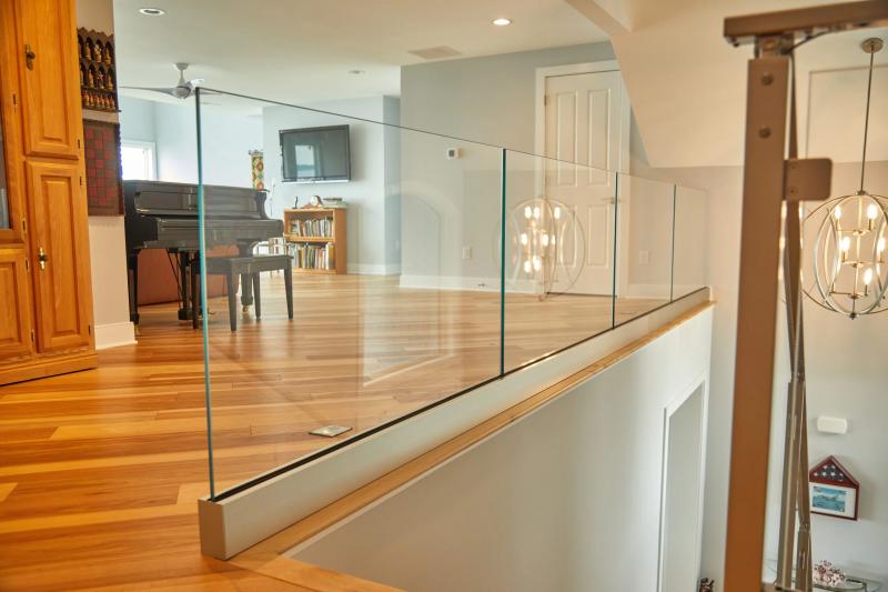 Quid Vitrum Laminated pro Railings tutissimum ac elegans electio pro Moderni Architectura